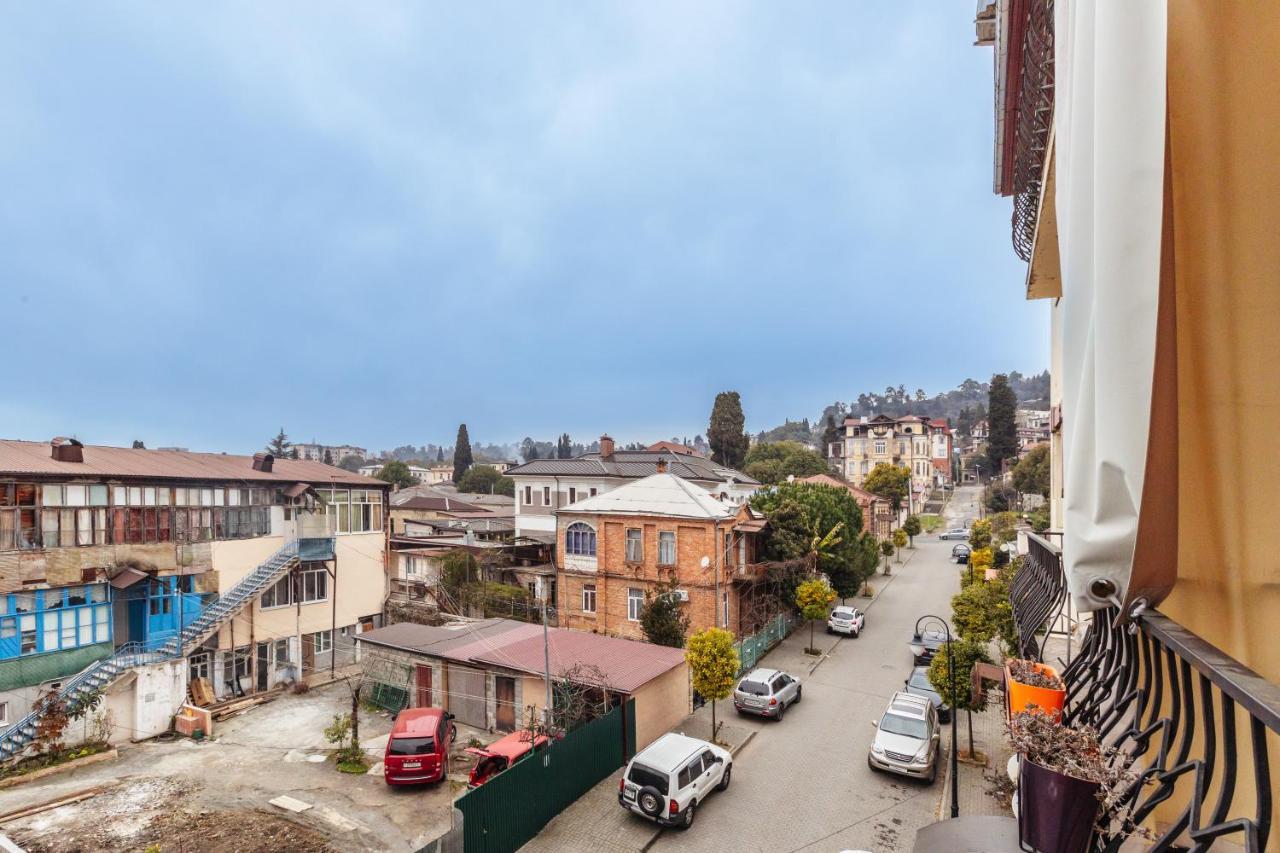 Просторные Апартаменты Класса Люкс Sukhumi Exterior foto